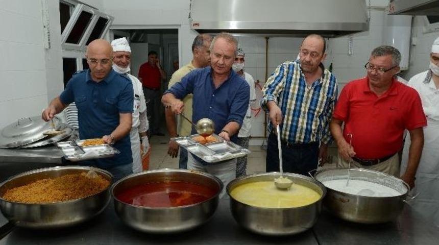 Muratpaşa&rsquo;da 600 Bin Kişiye Sıcak Aş