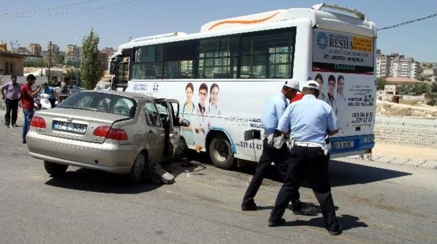 Otomobil İle Otob&uuml;s &Ccedil;arpıştı: 3 Yaralı