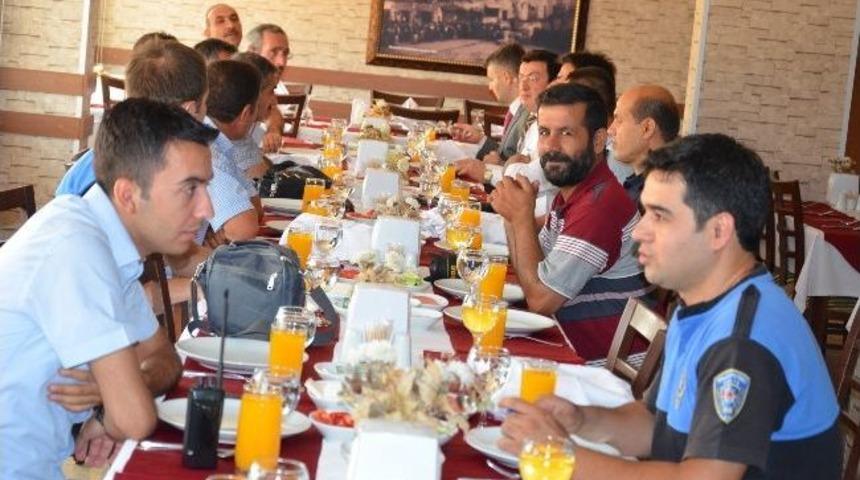 Emniyet M&uuml;d&uuml;r&uuml; Vardal, Muhtarla İle Bir Araya Geldi