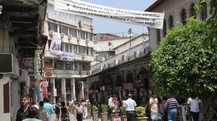 Hıristiyan Vatandaşlardan Ramazan Pankartı
