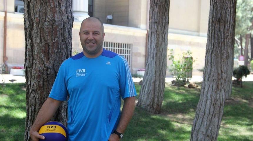 Cengiz Akar&ccedil;eşme, FIVB Antren&ouml;r Eğitmenleri Arasına Girmeyi Başardı
