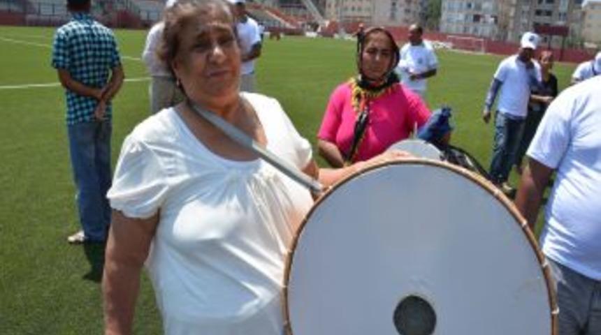 Kadın Davulcu Ramazan&rsquo;a Hazır