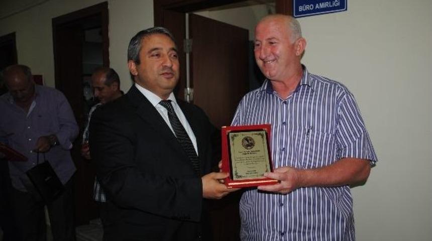 Tayini &Ccedil;ıkan Polislere Plaket Verildi