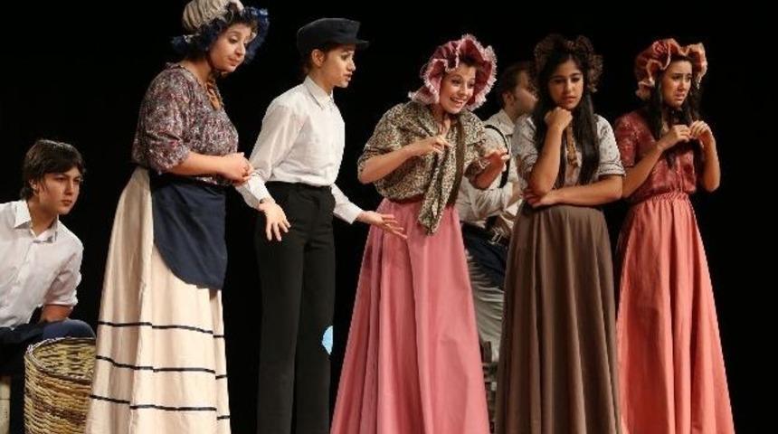 Gen&ccedil; Denizli Tiyatro Kul&uuml;b&uuml; İzleyenlerden Tam Not Aldı