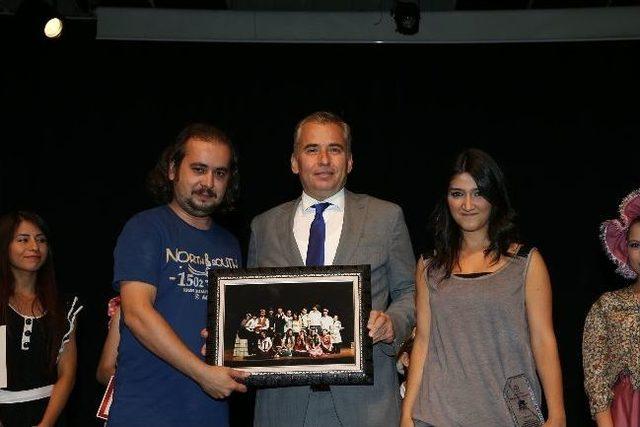 Gen&ccedil; Denizli Tiyatro Kul&uuml;b&uuml; İzleyenlerden Tam Not Aldı 1