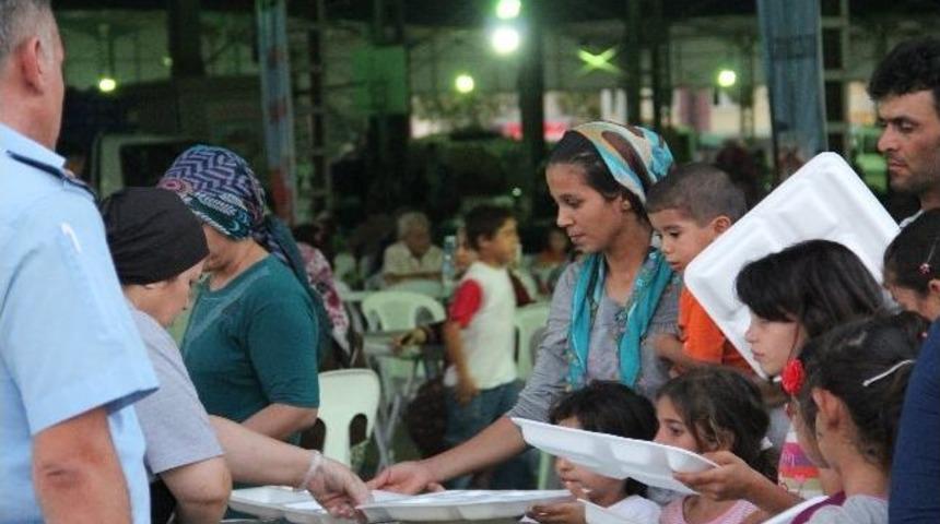 D&ouml;şemealtı Belediyesi'nden İftar &Ccedil;adırı