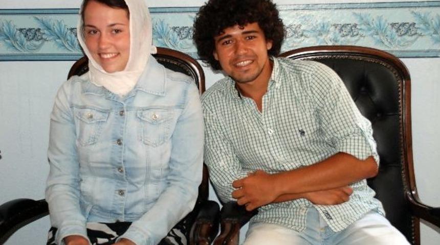 İnternet Aşkı İ&ccedil;in M&uuml;sl&uuml;man Oldu