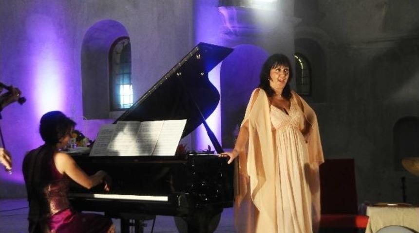 "misafir"ler Kulakların Pasını Sildi...