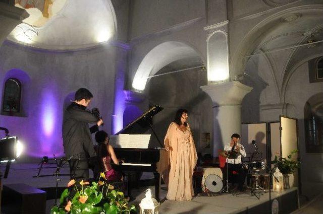 "misafir"ler Kulakların Pasını Sildi... 1