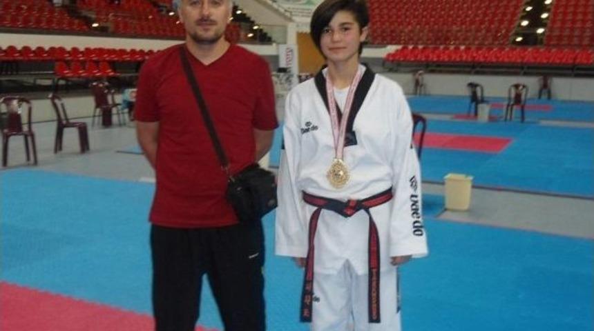 Sorgun Belediyesporlu Zeynep Yeter Altan T&uuml;rkiye Şampiyonu Oldu