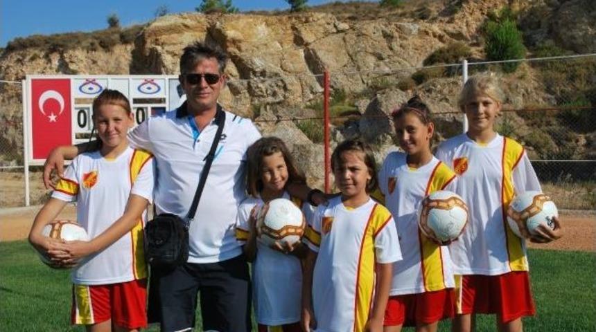 K&uuml;&ccedil;&uuml;kk&ouml;y Belediyesi Yaz Okulu Başladı