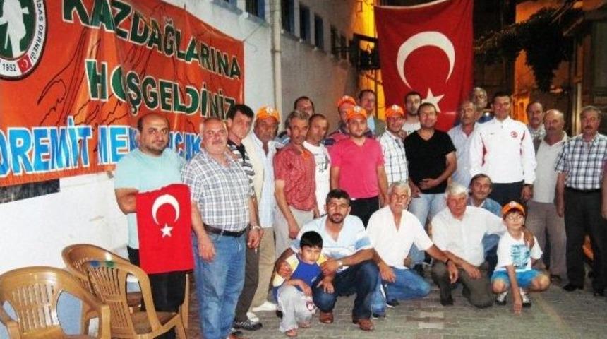 Milli Sporcu, Edremit&rsquo;te Şampiyon Gibi Karşılandı