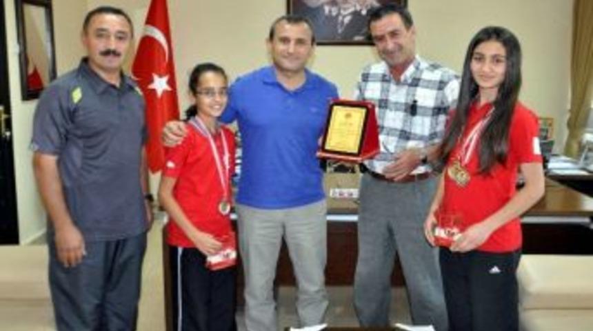 Seydişehir Kaymakamı Sonel&rsquo;den Karatecilere Altın &Ouml;d&uuml;l&uuml;