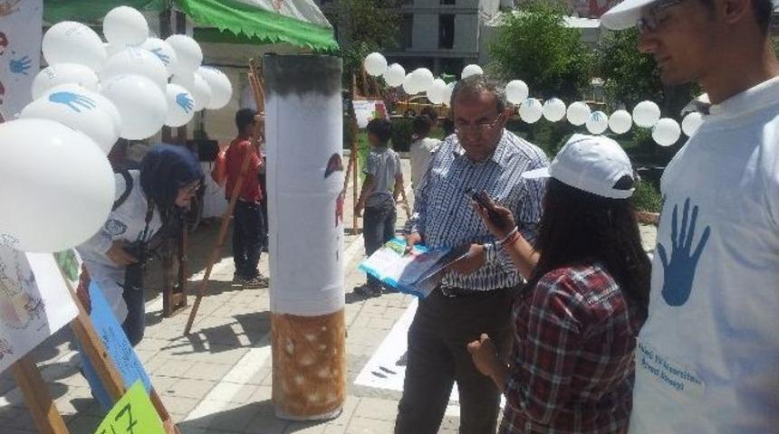 Rekt&ouml;r Battal Madde Bağımlığına Karşı Kurulan Standı Ziyaret Etti