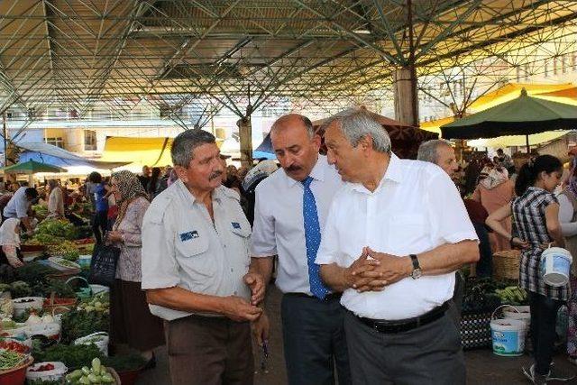 Belediye Başkanı Pazar Yerini Denetledi