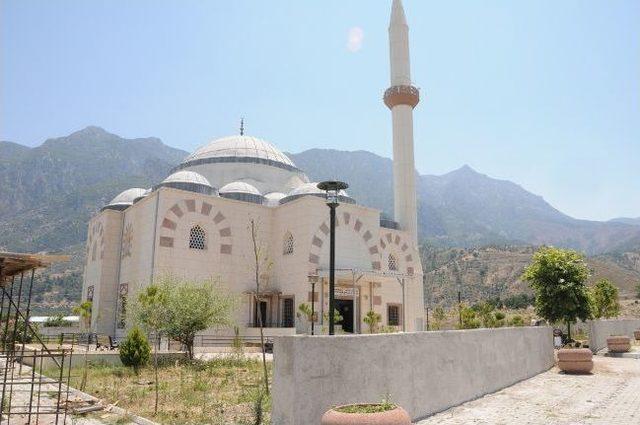 Manisa’da Tevhid Camii’ne Çevre Düzenlemesi