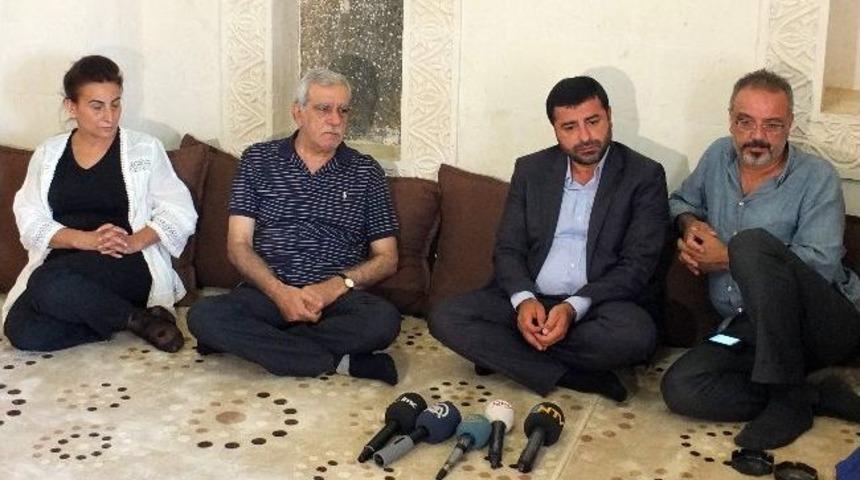 Demirtaş, Ahmet T&uuml;rk&rsquo;&uuml;n Taziyesine Katıldı