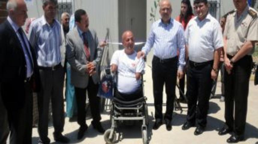 Elleri Ve Ayakları Olmayan Engelli Sıcak Bir Yuvaya Kavuştu