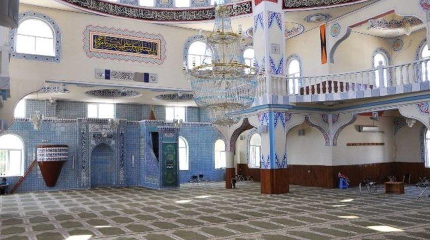 Besni Belediyesi Camilerde Ramazan Temizliği Yaptı