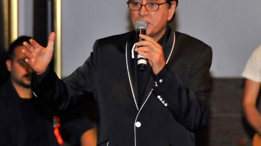 Erol B&uuml;y&uuml;kbur&ccedil;, Nasreddin Hoca Şarkılarını Seslendirdi