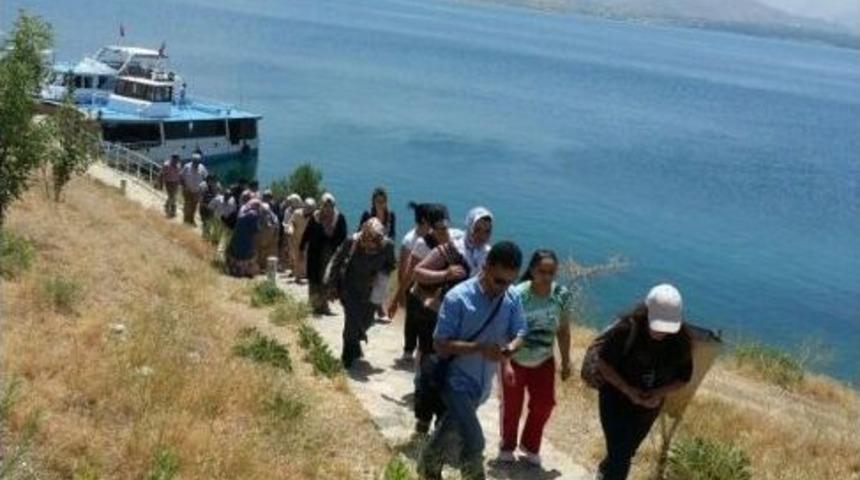 Toplum Ruh Sağlığı Merkezi&rsquo;nden Akdamar Adası&rsquo;na Gezi