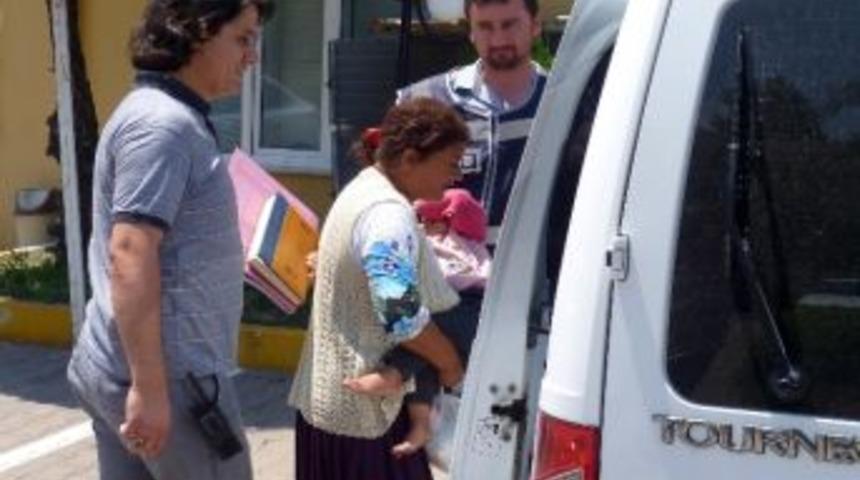 Falcı Kadın Kucağında Bebeği İle Yakalandı