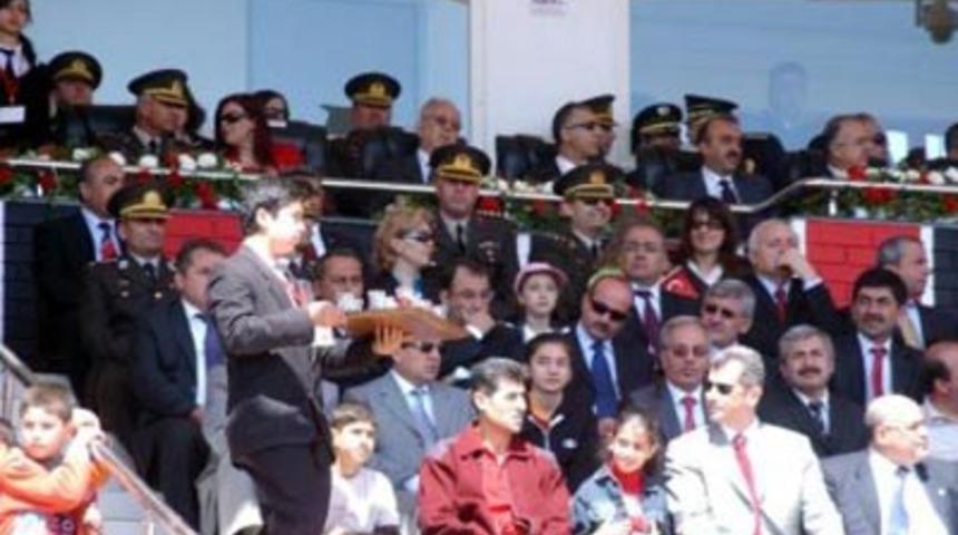 Bayrama hi&ccedil; yakışmadı!