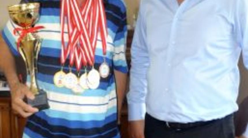 Veteran Atlet Mersin’e 7 Madalyayla Döndü
