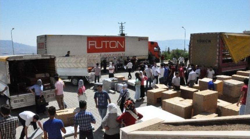 Şırnak &Uuml;niversitesi, Mehir Vakfı İle Birlikte Şırnaklı 60 &Ccedil;iftin Evini Donattı