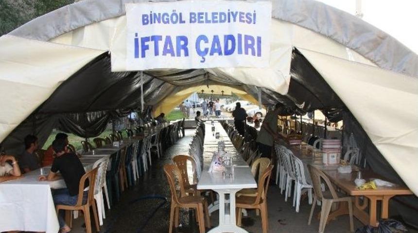 Belediye 500 Kişilik Ramazan &Ccedil;adırı Kurdu
