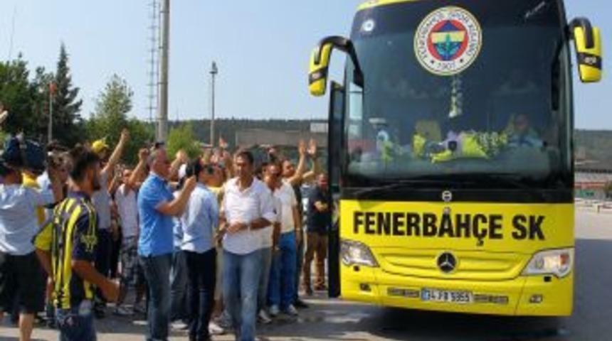 Fenerbah&ccedil;e, D&uuml;zce'deki Ilk Antrenmanını Yaptı