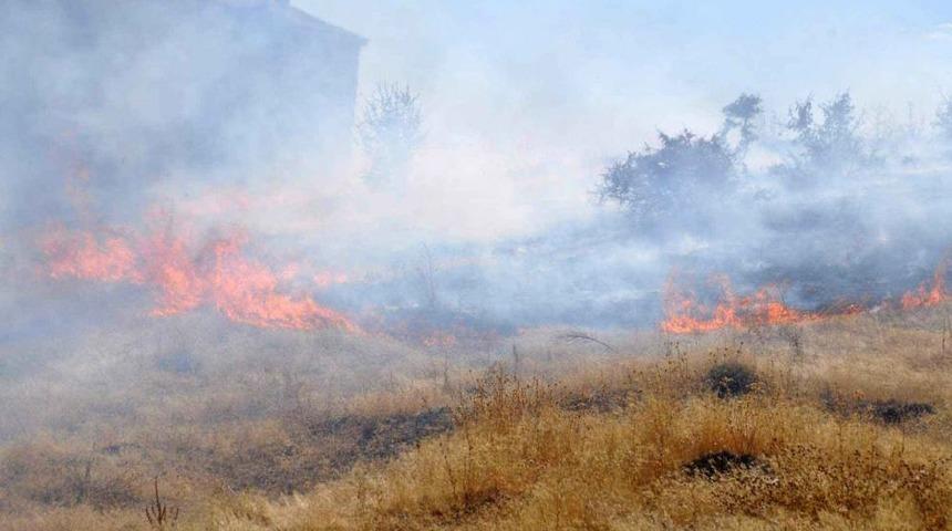 Yozgat&rsquo;ta &Ccedil;ıkan Yangında 2 Bin Dekar Ekili Alan Ve Bir Itfaiye Aracı Yandı