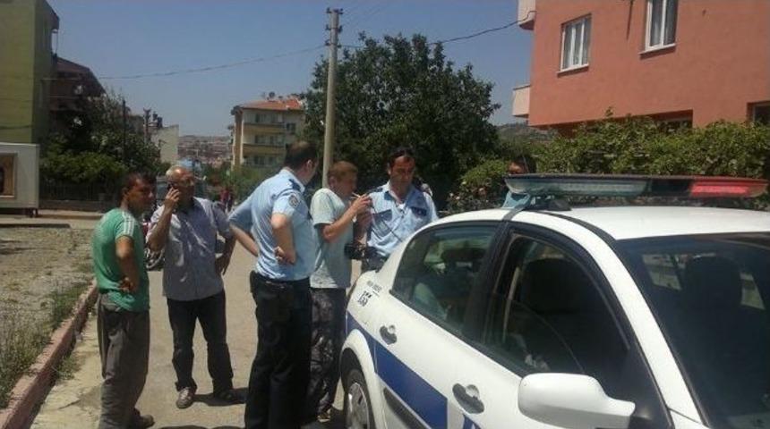 Bisikletli İki Kardeşe Araba &Ccedil;arptı