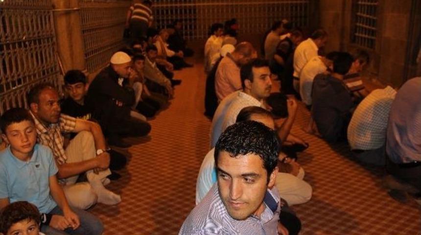 Erzurum'da İlk Teravih Namazı Kılındı