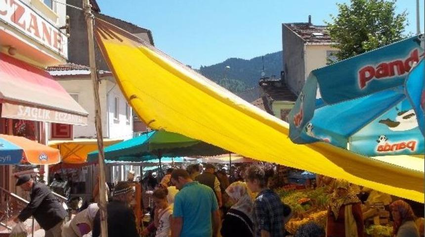 K&uuml;re&rsquo;de Ramazan Arifesi Esnafın Y&uuml;z&uuml;n&uuml; G&uuml;ld&uuml;rd&uuml;