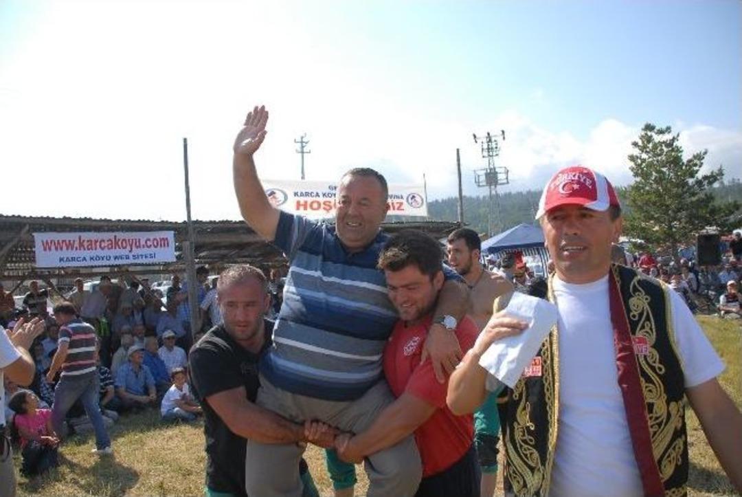 Karca K&ouml;y&uuml;nde Ağalık El Değiştirdi