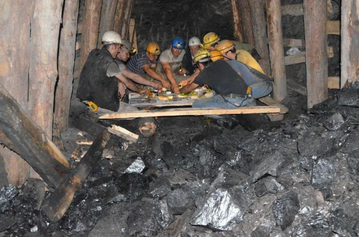 'Karaelmas' Iş&ccedil;ileri Ramazan'ın Ilk Sahurunu Yerin Altında Yaptı