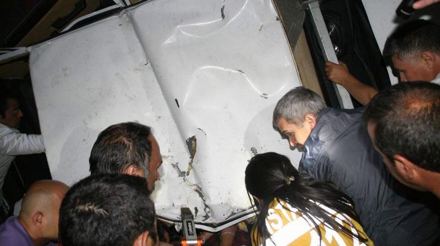 Yozgat&rsquo;ta Otomobil 8 Metrelik Duvardan U&ccedil;tu: 2 Ağır Yaralı