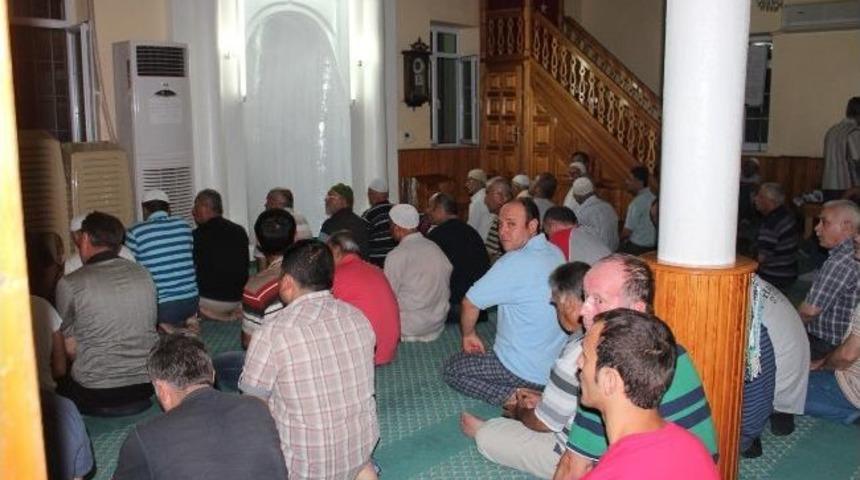 Urla&rsquo;da İlk Teravih Namazı Kılındı