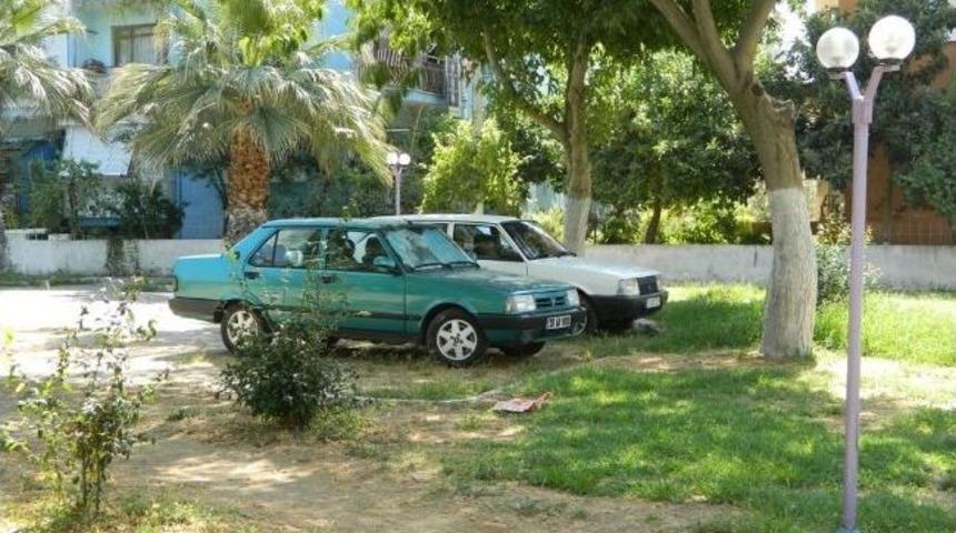 Yeşil Alanlar Otopark Gibi Kullanılıyor