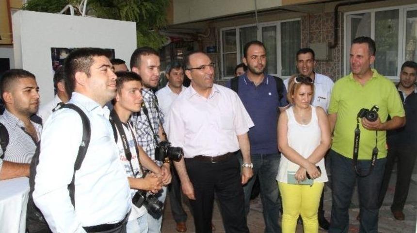 Akhisarlı Foto Muhabirleri Fotoğraf Sergisi A&ccedil;tı