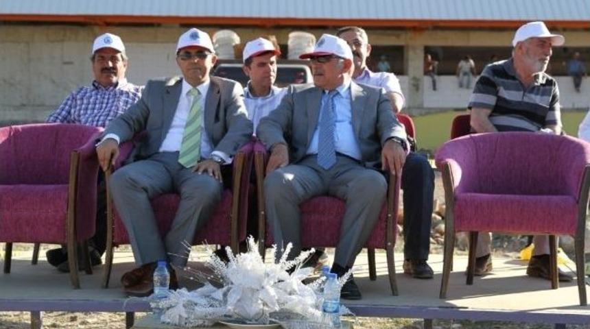 Vali İpek, Bayburt &Uuml;niversitesi'nin Cirit G&ouml;sterisini İzledi