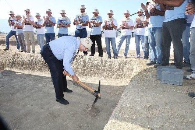 Bornova Belediyesi'nden Tarihe Önem...