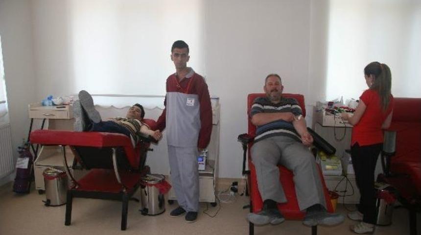 &lsquo;kan Ver Hayat Kurtar&rsquo; Kampanyası Ramazan&rsquo;da Da S&uuml;r&uuml;yor