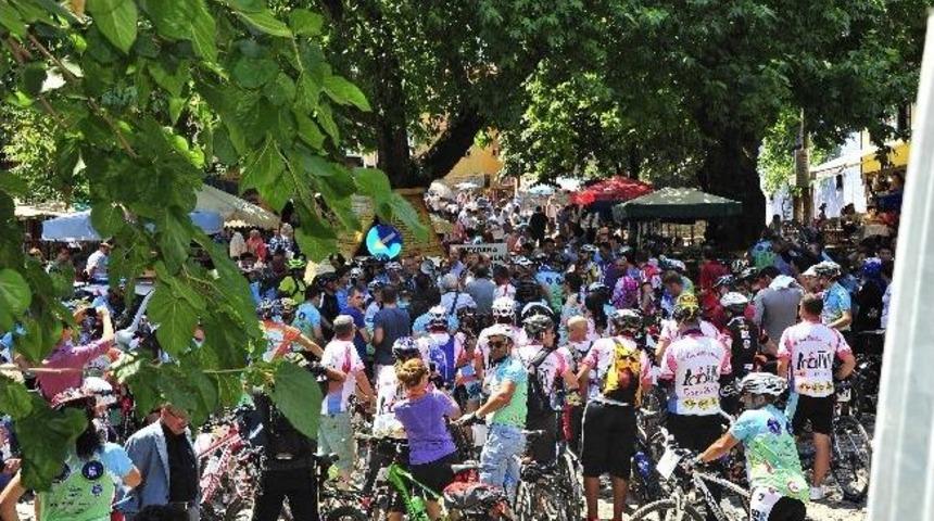 Bisiklet&ccedil;ilerden Keskin&rsquo;e Plaket