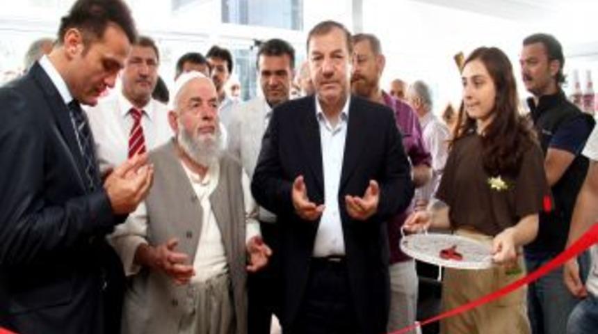 Esenyurt Belediye Başkanı Restoran A&ccedil;ılışı Yaptı