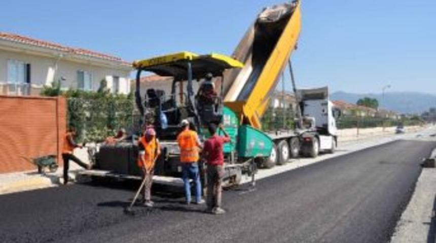 Turgut &Ccedil;i&ccedil;ek Caddesi Asfaltlandı