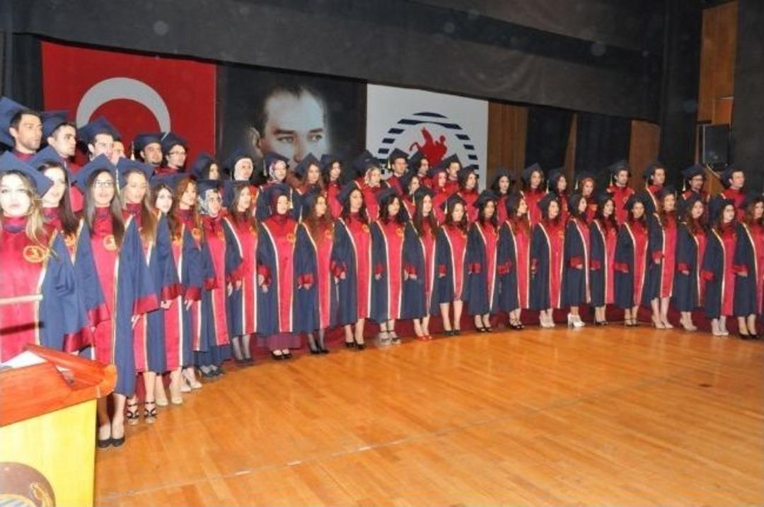 Diş Hekimliği Fak&uuml;ltesi 58 Mezun Verdi