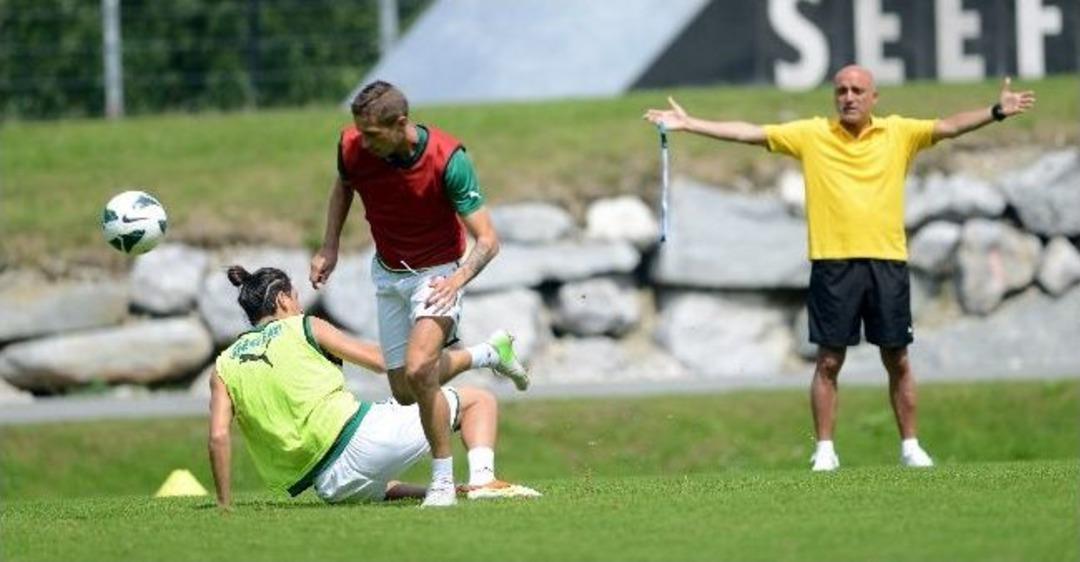 Bursaspor&rsquo;un Antrenmanında Mehter Takımı R&uuml;zgarı