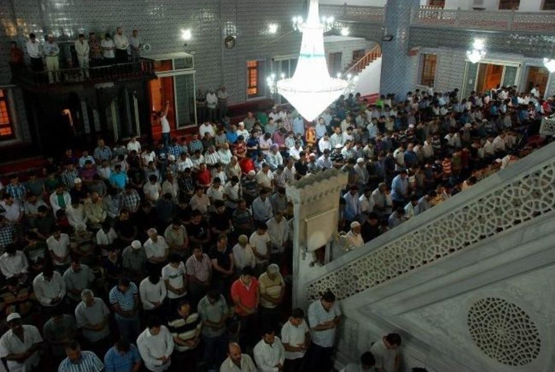 Şanlıurfa&rsquo;da İlk Teravih Namazı Kılındı